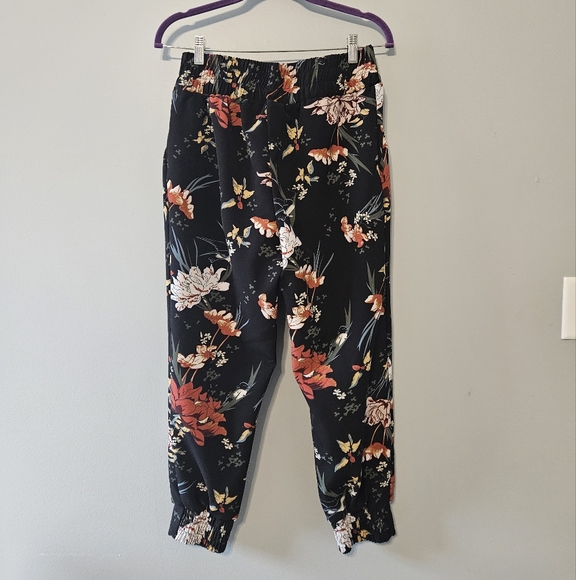 One By Chapter One Floral Black Pants - Picture 4 of 6